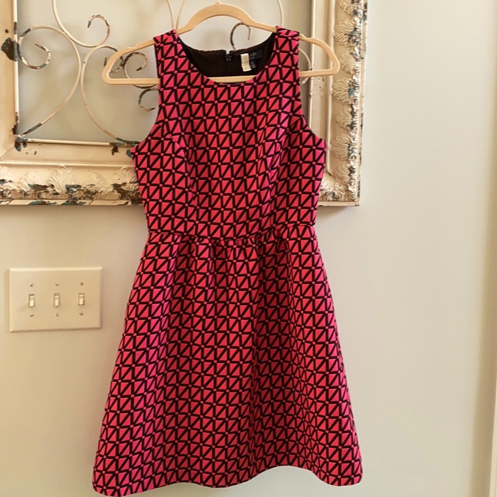 Kaari Size 2 cocktail style dress…has pockets